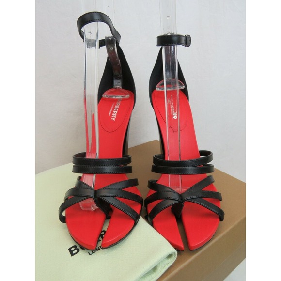 NIB BURBERRY HOVE BLACK LEATHER BUCKLE ANKLE STRAP THONG SANDALS PUMPS 39 ITALY - Picture 6 of 12